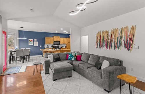 Bentonville House | Modern 4BR Bike Retreat – Steps from Coler Trails