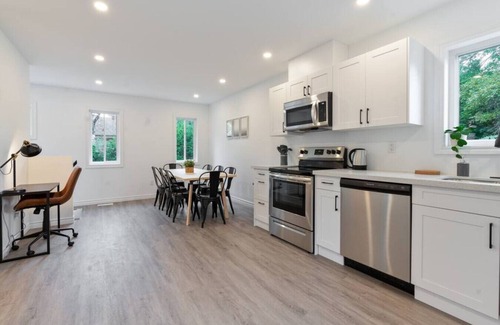 Barrie Apartment | Modern 4BR Coach House | Near Beach & Downtown