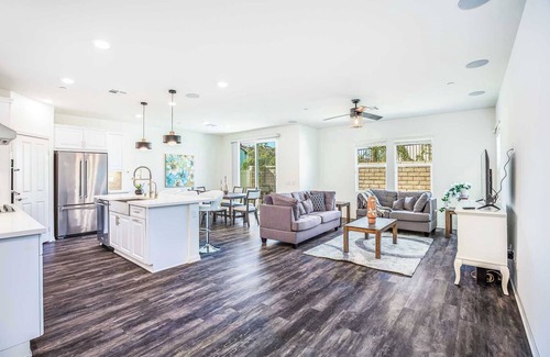 Upland House | Modern 4BR｜Fenced Yard｜Office Space｜Relaxing Outdoor Area｜Park Nearby#41279