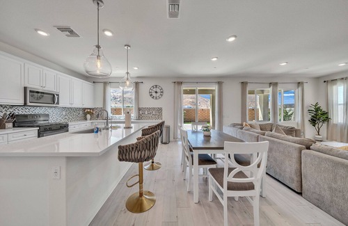 Riverside House | Modern 4BR｜Fully furnished｜Spacious Backyard｜Pets Okay｜Garage Access #41559