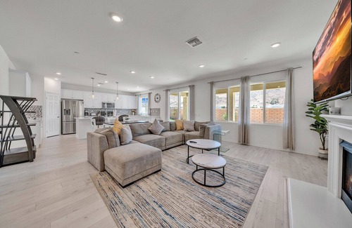 Riverside House | Modern 4BR｜Fully furnished｜Spacious Backyard｜Pets Okay｜Garage Access #41559