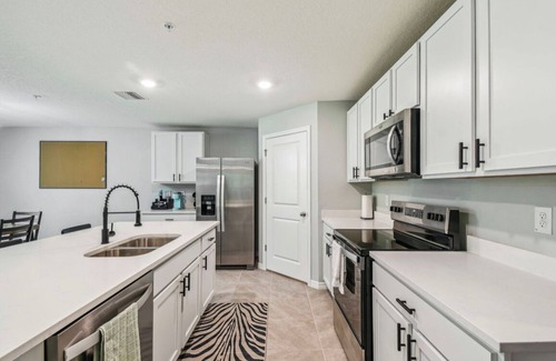 Forest Oaks House | Modern 4BR Home Entire House Free Coffee & WiFi