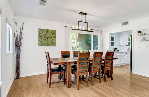 Winnetka House | Modern 4BR in Prime Location w/Game Room & BBQ