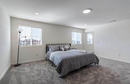 Stockton Apartment | Modern 4BR Retreat, Big TVs & BBQ, Near i99