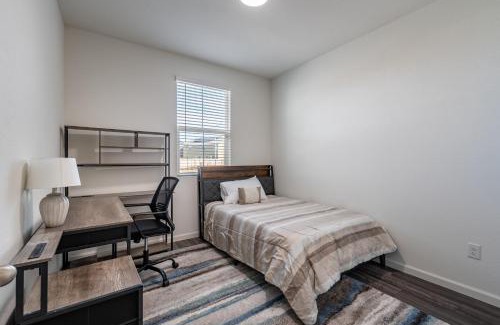 Stockton Apartment | Modern 4BR Retreat, Big TVs & BBQ, Near i99