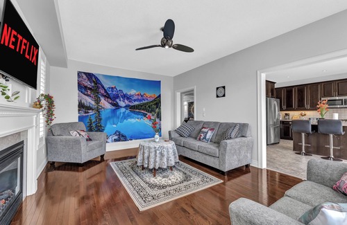 Durham Region House | Modern 4BR Retreat w/Hot Tub & Style | Central Oshawa Getaway