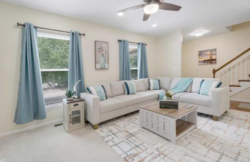 Central West End House | Modern 4BR Retreat with Free Parking in Prime CWE!