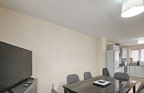 Belle Vue House | Modern 5-Bed Home near City Centre