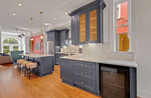 Truxton Circle House | Modern 5 Bed Luxe Rowhome w Patio deal for Groups