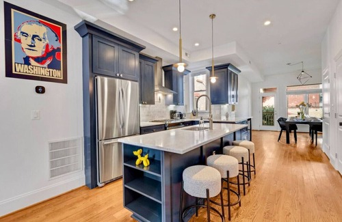 Truxton Circle House | Modern 5 Bed Luxe Rowhome w Patio deal for Groups