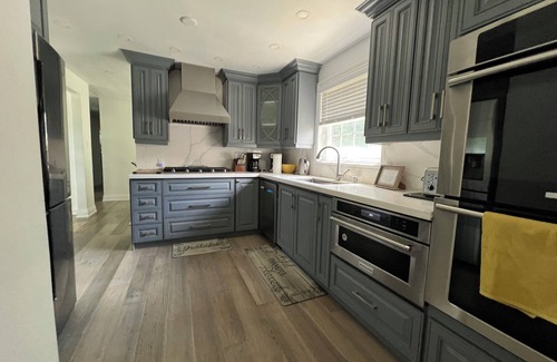 Georgetown House | Modern 5 Bedroom Bungalow with Two Separate Living Spaces In Georgetown, ON