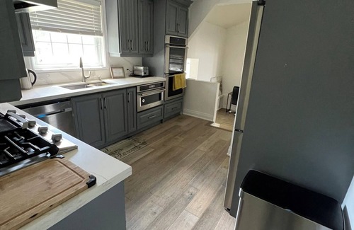 Georgetown House | Modern 5 Bedroom Bungalow with Two Separate Living Spaces In Georgetown, ON