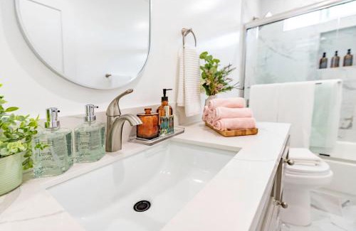 Los Angeles Apartment | Modern 5-bedroom House FREE parking