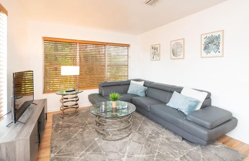 Miami Shores House | Modern 5 Bedroom Miami Home 15 Min to the Beach