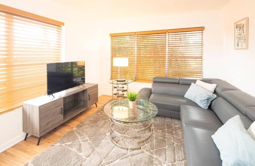 Miami Shores House | Modern 5 Bedroom Miami Home 15 Min to the Beach