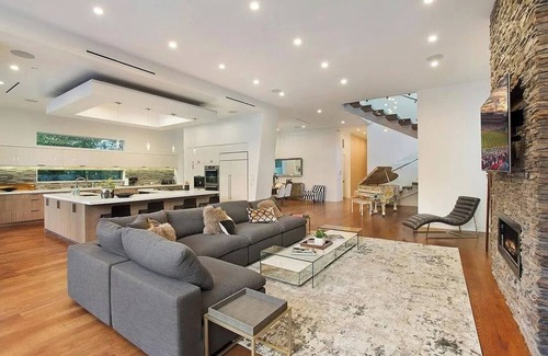 Fairfax District House | Modern 5-bedroom Retreat in West Hollywood