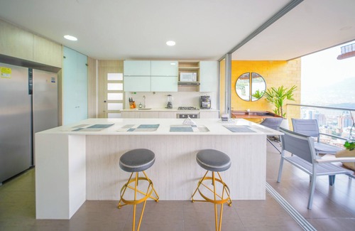 Lalinde Apartment | Modern 5 Bedroom w/Jacuzzi & Amazing View, Poblado