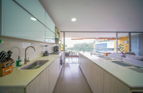 Lalinde Apartment | Modern 5 Bedroom w/Jacuzzi & Amazing View, Poblado