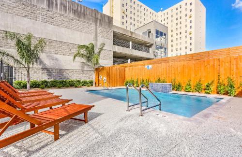 Faubourg Lafayette Apartment | Modern 5 BR Condo - Large Pool - Near Everything