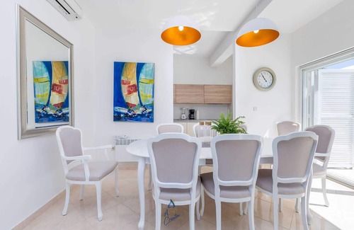 Opatija Villa | Modern 5-BR Villa for 10 with heated Pool and Jacuzzi