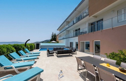 Opatija Villa | Modern 5-BR Villa for 10 with heated Pool and Jacuzzi