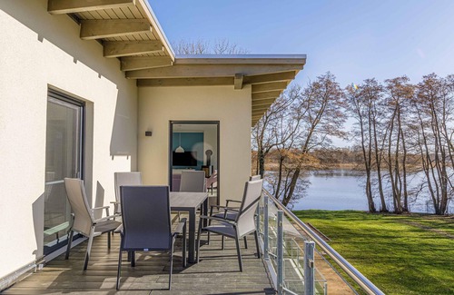 Krakow am See Apartment | Modern 5-star apartment with large roof terrace and lake view