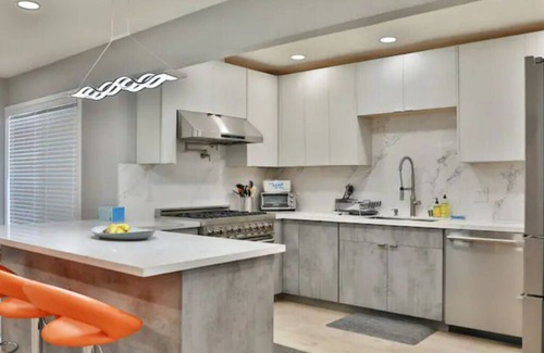 Niles District House | Modern 5-Star Luxury Resort Style Vacation Home