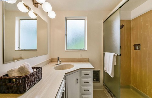 Upper Rockridge House | Modern 5BR 3BA Oakland Hills Home