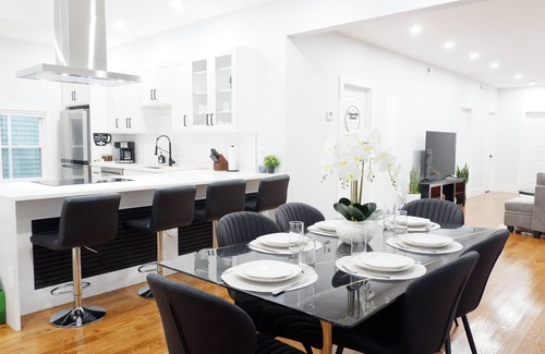 Ashmont House | Modern 5BR 3BA Retreat Near Subway & Downtown Free Parking