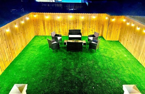 Tulane - Gravier House | Modern 5BR/5BA | New Build, Parking & Prime Spot