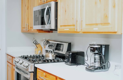 West Jordan House | Modern 5BR Getaway Sleeps Large Groups Near Ski & City