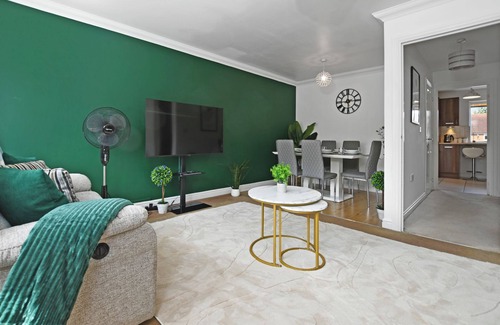 Bushey House | Modern 5BR Home Near Harry Potter Studios – Ideal for Groups & Contractors