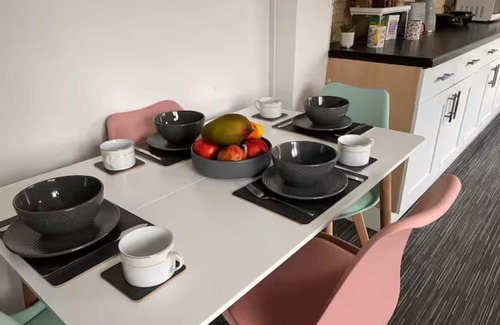 Wolverhampton House | Modern 5BR house near Wolves stadium| perfect for contractors and Families.