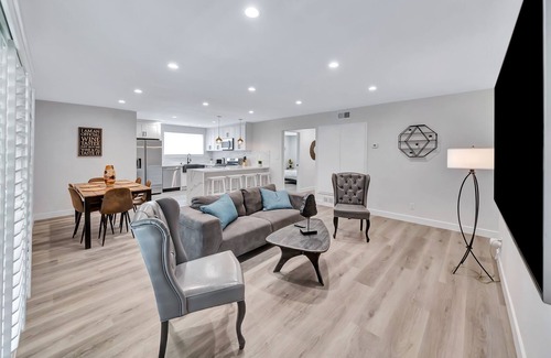 West Hills House | Modern 5BR with 2 King Beds, Huge Yard & Jacuzzi!