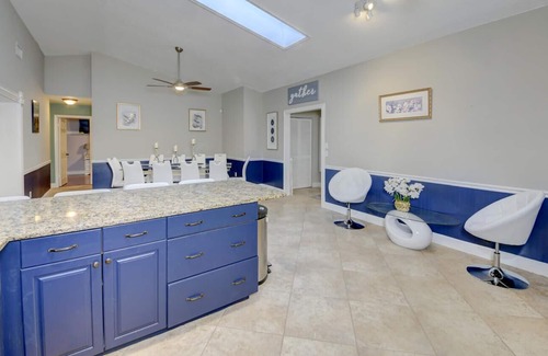 Wellington House | Modern 6/3 Equestrian Paradise on 1/2 Acre with Pool Large Backyard on River