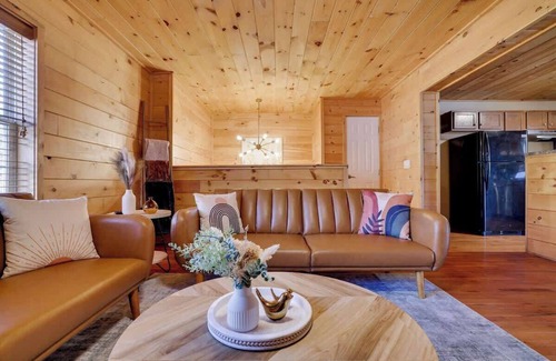 Hickory Hills Cabin | Modern 6BR Cabin- Hot Tub, Theater, Basketball