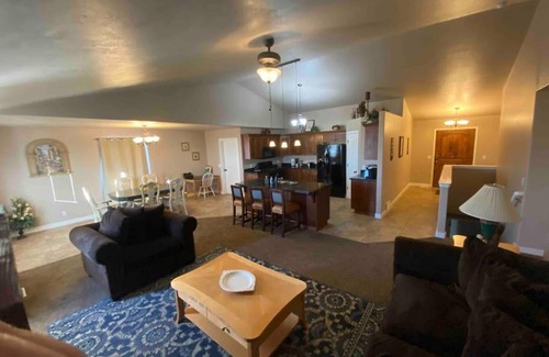 Tooele House | Modern 7 bedroom 4 bathroom home Tooele 16 Guests