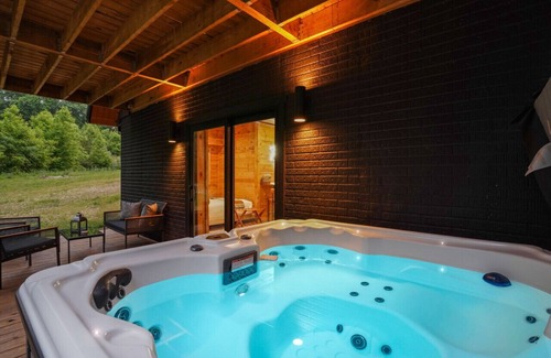 McArthur Cabin | Modern A-Frame + Barrel Sauna | Hot Tub | Kid's Fort | Private Trails