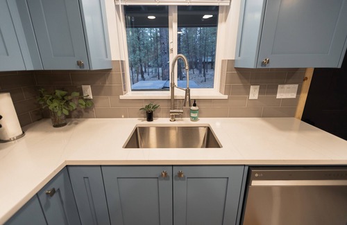 La Pine Cabin | Modern A-Frame cabin w/hot tub close to Bend, Crater Lake, Mt Bachelor resort