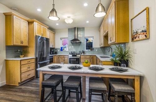 North Star House | Modern & Accessible 4BR Retreat in Downtown Anchorage - dog friendly
