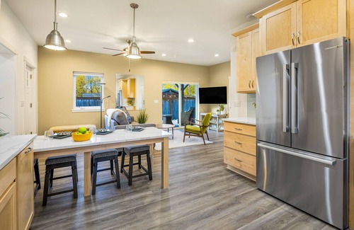 North Star House | Modern & Accessible 4BR Retreat in Downtown Anchorage - dog friendly