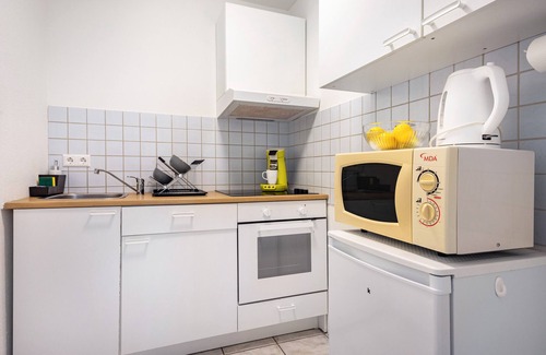 Reichenhofen Apartment | Modern Accommodation in Leutkirch with Mountain View, Wi-Fi & Balcony