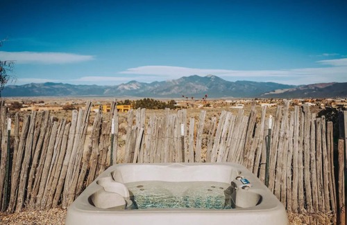 Ranchos De Taos House | Modern Adobe - Hot Tub - Game Room - Close to Ski Resorts- 10 min to Downtown!