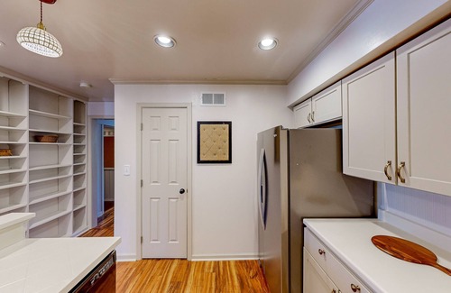 Buford Cabin | Modern adventure cabin with firepit, large balcony, games, & AC - dog-friendly