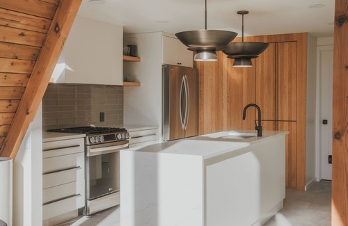 Fremont House | Modern Aframe Lake Views, Sauna, Hot tub, & Paddleboards