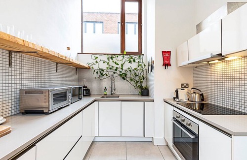 Clissold Apartment | Modern & Airy 2-Bed Gem in Trendy Stoke Newington