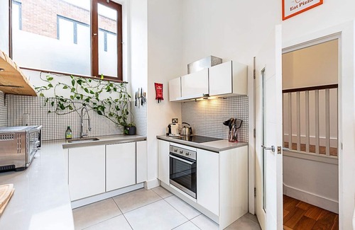 Clissold Apartment | Modern & Airy 2-Bed Gem in Trendy Stoke Newington