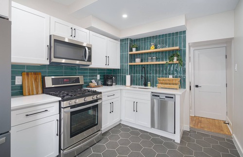 Norris Square House | Modern + Airy Fishtown Townhouse w/Arcade