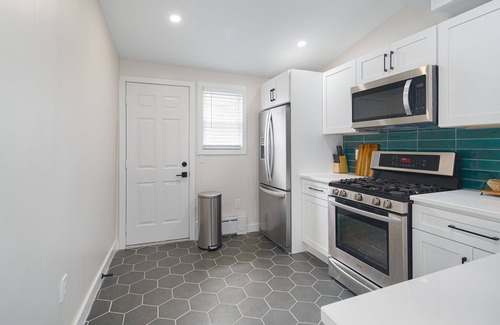 Norris Square House | Modern + Airy Fishtown Townhouse w/Arcade