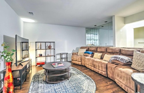 Rose Hill House | Modern Alexandria Townhome 6 Mi to Old Town!